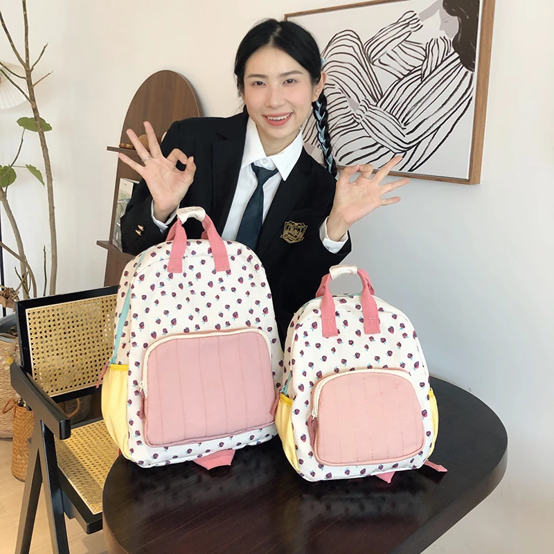 

2024 Fashion Kids Strawberry Backpack Primary School Schoolbag Girls Outgoing Bags Casual Canvas School Backpack Schoolbags