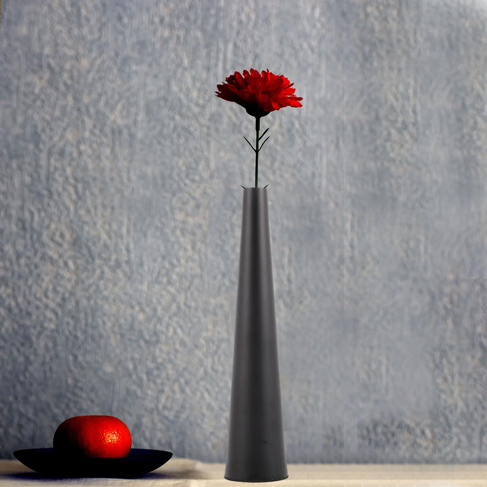 

Aluminum Small Metal Flower Vase for Home Decor Desktop Centerpieces Black Retro Modern Dried Flower Pot inavian Concept Long