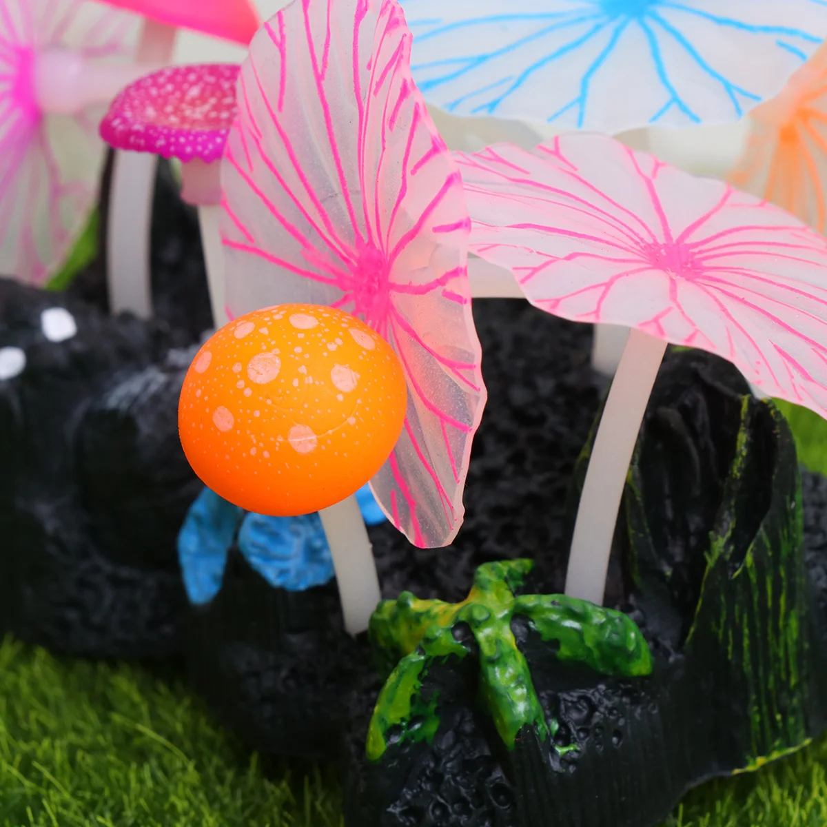 

6pcs Night Glow Aquarium Plants Silicone Fake Water Grass Decor For Fish Tank Luminous Artificial Plant Decoration Steady Base