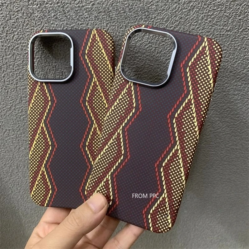 iPhone 17/16 Pro Max用 スネークプリント マグネット式ケースカバー MagSafe対応 カーボン調 ハードPC製 スマホケース カメラレンズフレーム保護付き