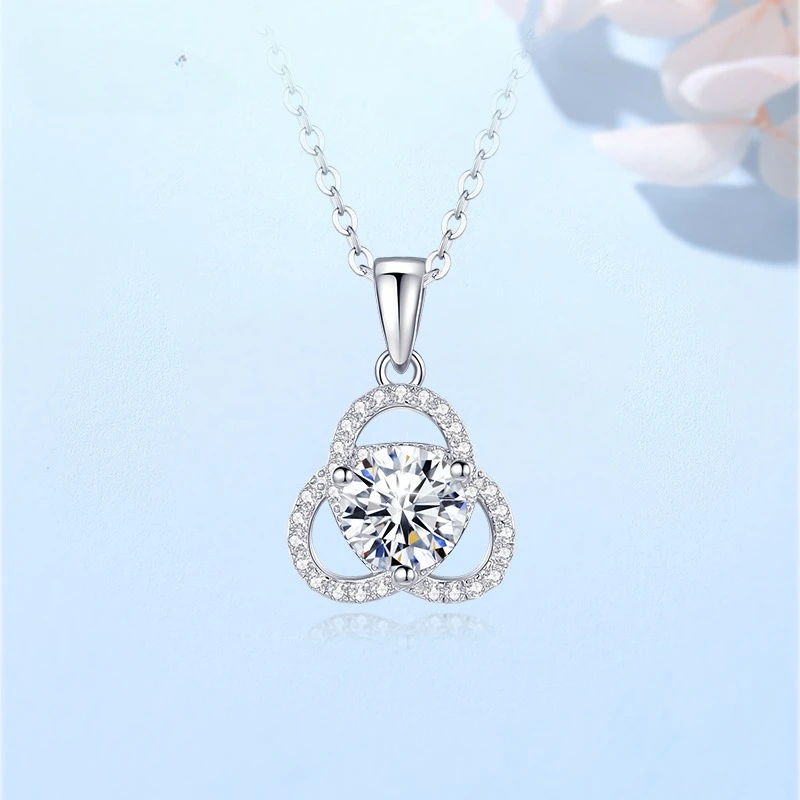 

S925 Silver Light Luxury Super Flash Diamond Clover Necklace for Women's Forest Series Versatile Clavicle Chain Wedding Jewelry