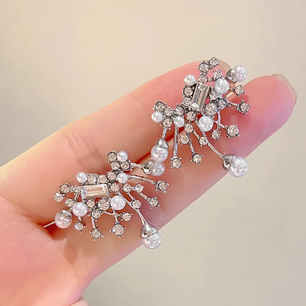 ZAKOL Fashion Rhinestone Pearl Flower Stud Earrings for Women Elegant Romantic Bridal Aesthetic Irregular Wedding Jewelry