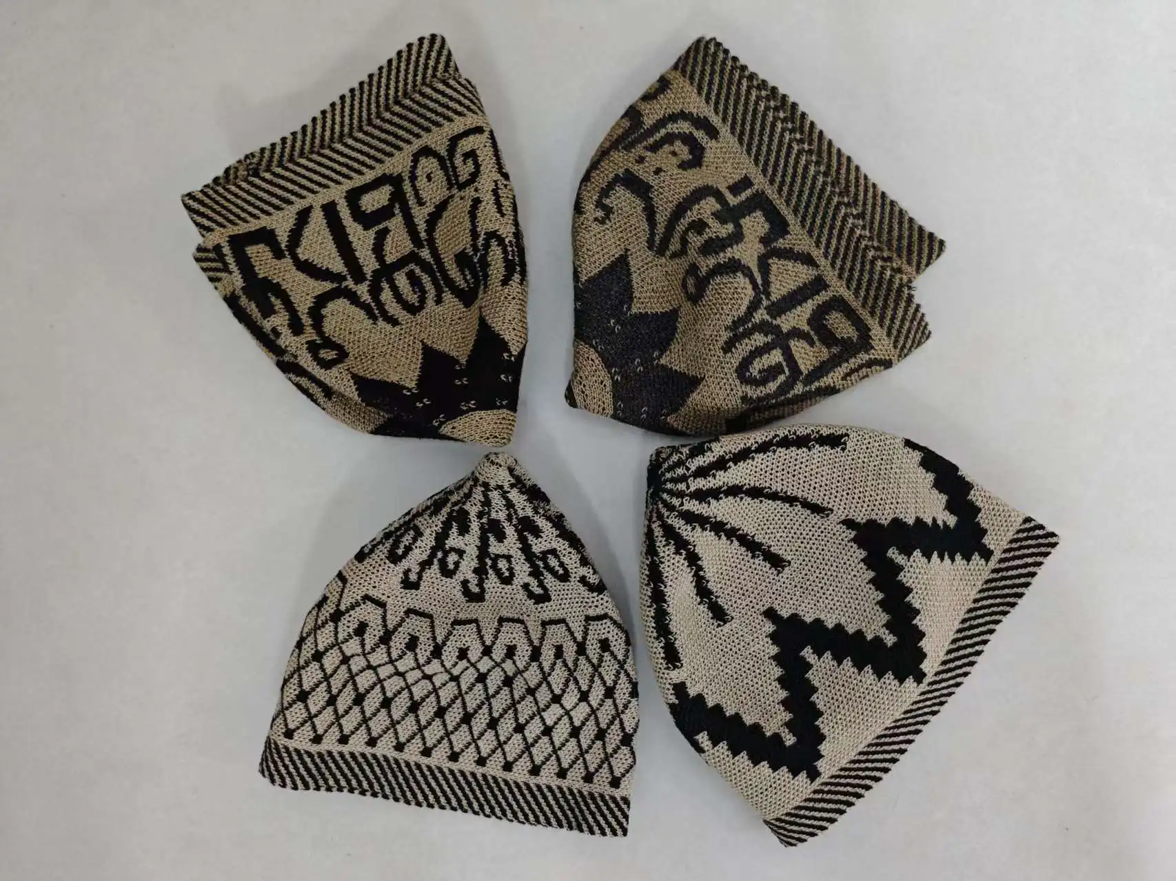 

Новые этнические шапки Африка Мужская вязаная шапка Молитва Дыняная шапка Эластичные шапочки Skullies Шапки Kuki средней толщины Высококачественная высота 13 см