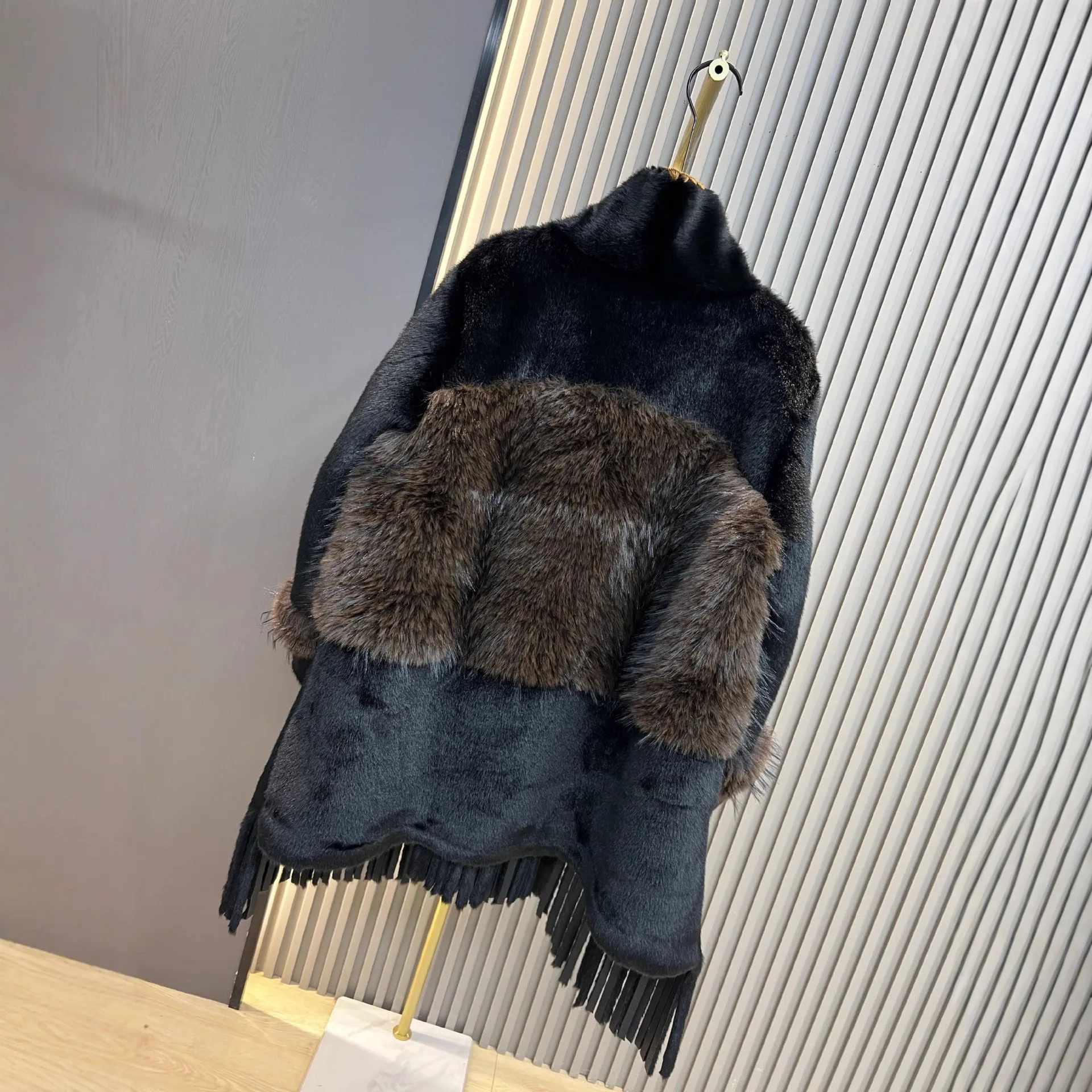 Winter Neue Mid-Länge Elegante Pelzigen Mantel Europäischen Nerz Faux Pelz Integrierte Warme Mantel für Frauen Winter Jacke