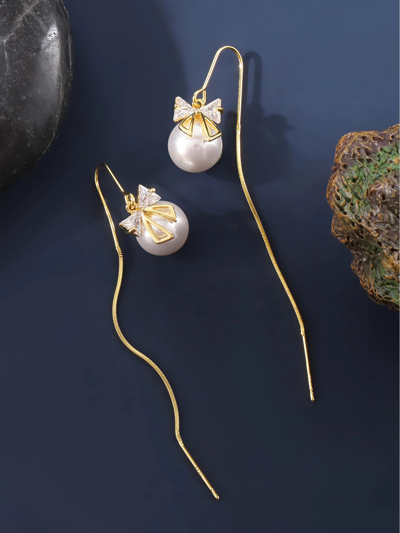 

Design sense: Zircon bow pearl earrings, ear string earrings, fashionable and versatile, long and slimming earrings for women