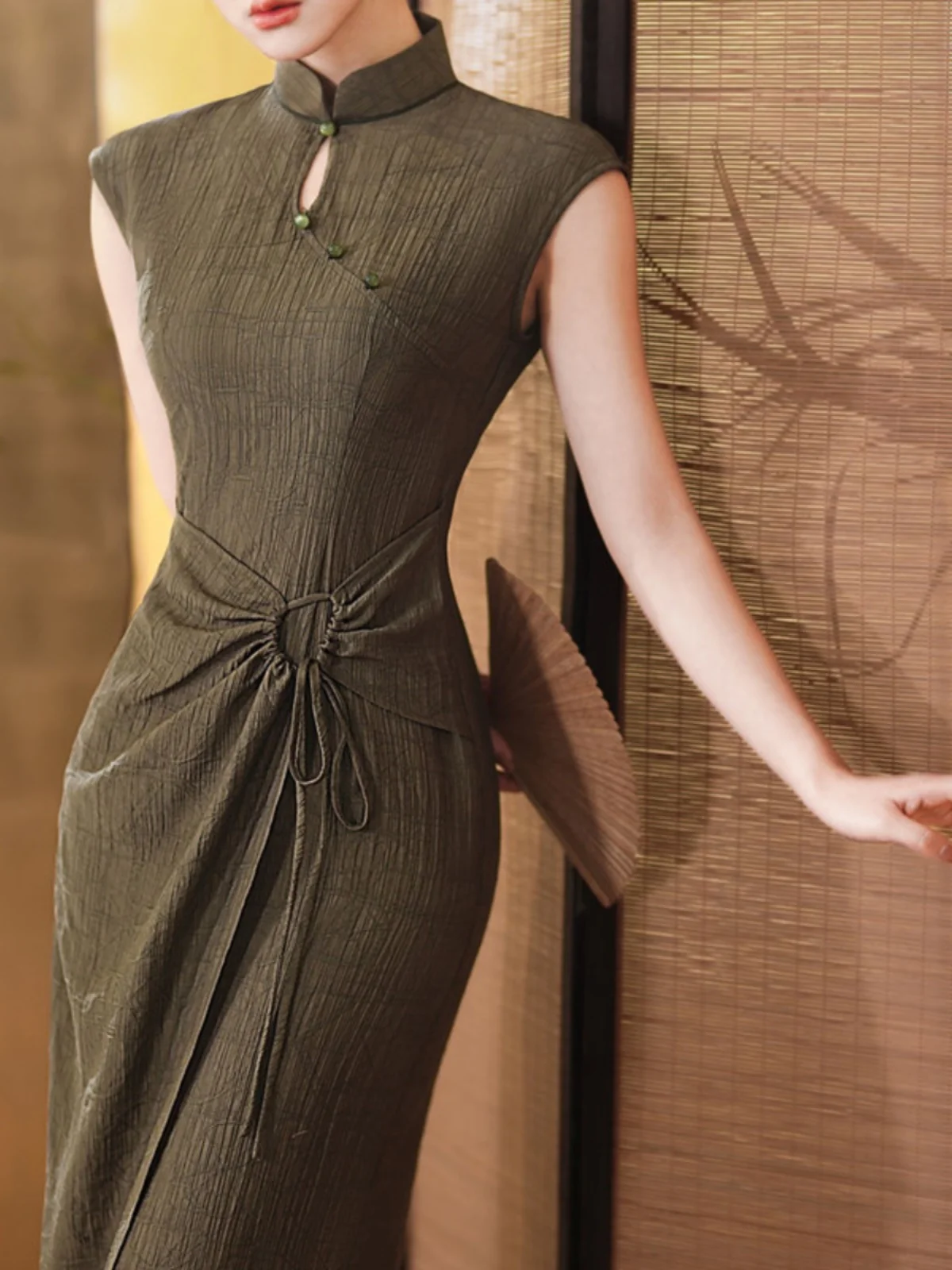 

Элегантное сексуальное китайское свадебное платье миди с круглым вырезом, украшенное стразами, с низким разрезом