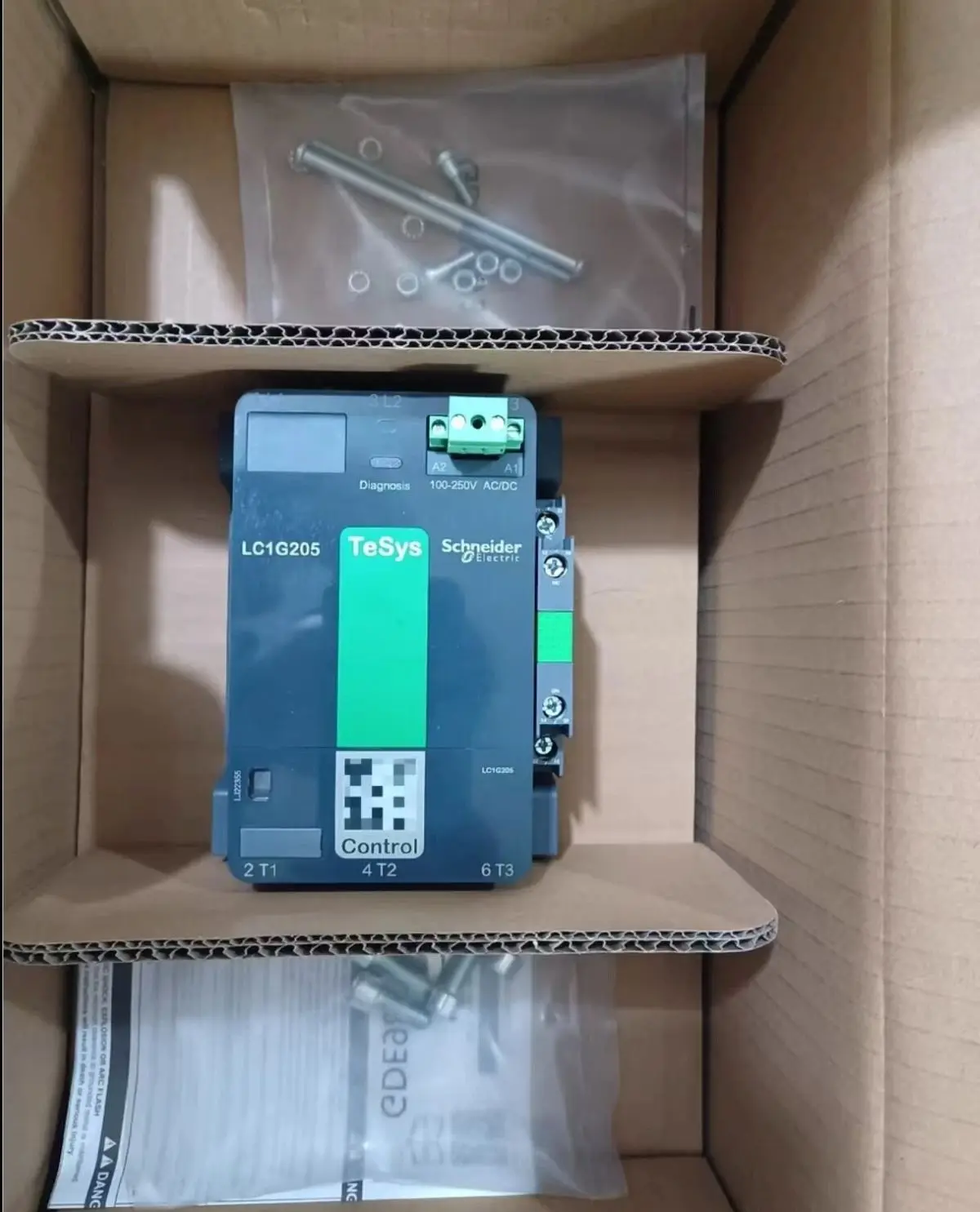 

LC1G205KUEC Giga contactor ,3P(3NO),AC-3 =440V 205A