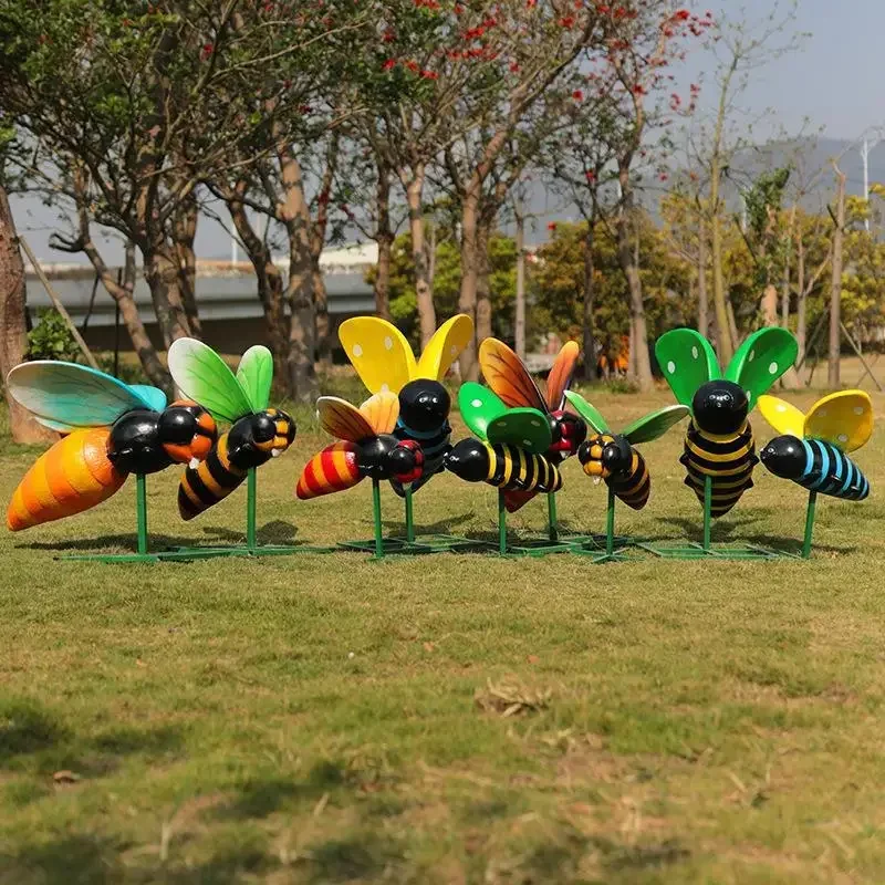 Cartoon insect sculpture fiberglass bee ladybug garden landscape sketch real estate small scenic outdoor decoration ornament
