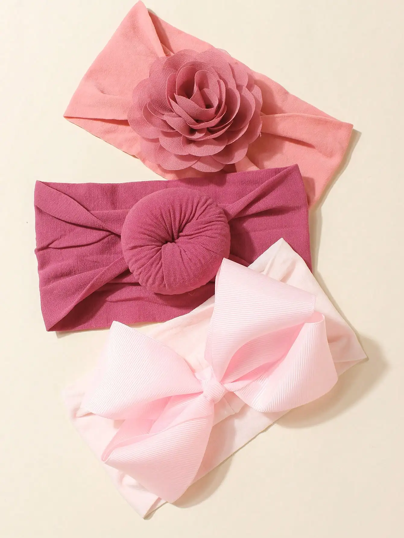 

Набор из 3 мягких эластичных повязок на голову для младенцев с цветочными и бантовыми элементами, универсальные детские аксессуары для волос, подходящие для ежедневного использования в любое время года.