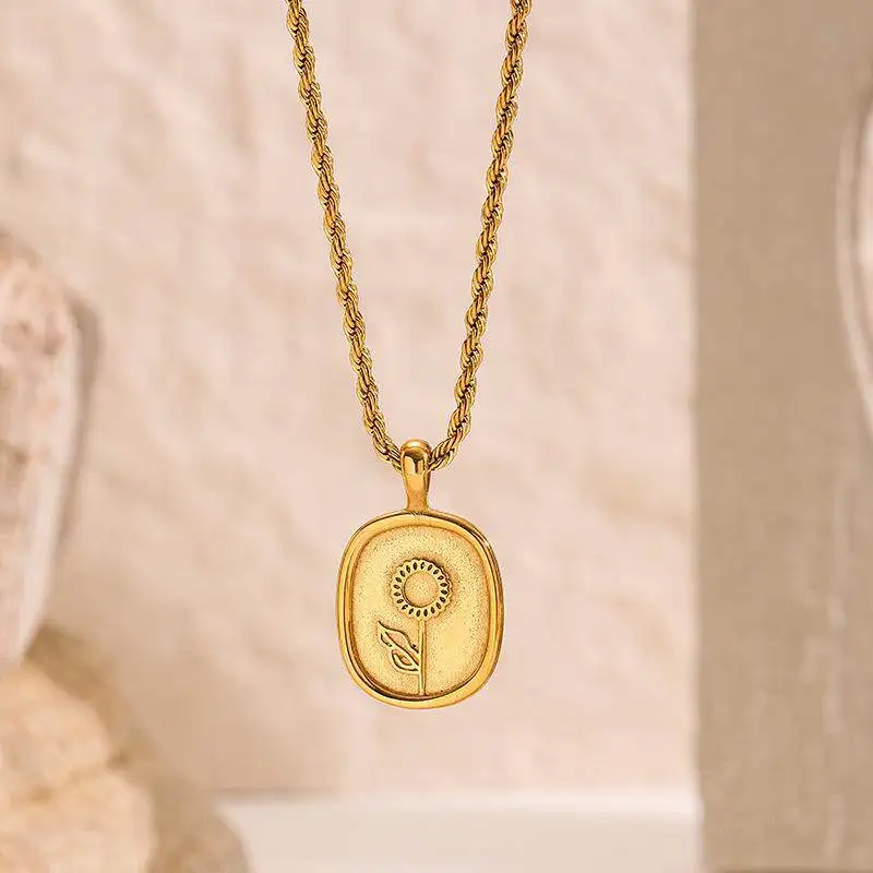 

Stainless Steel Cross Necklace Unisex Vintage Quality Lion Head Pendant Jewelry Men's Women's Fashion Autumn Season