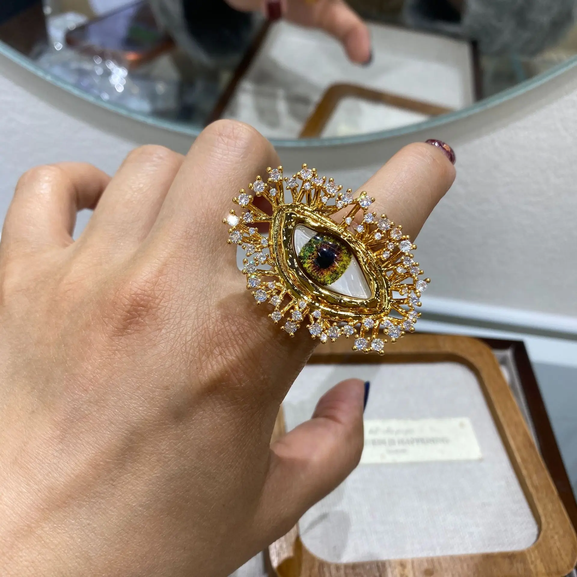 

Набор украшений с золотым покрытием 18K: кольцо, брошь и серьги в стиле «Злой глаз» — модный комплект из трех предметов