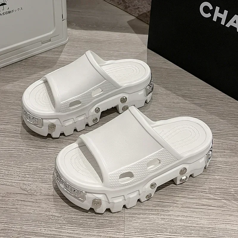 Women Platform Slippers 2025 Arrival Punk Style Clogs with Rivet Outdoor Sandals Summer Fashion Comfortable Unisex Garden Shoes image 3