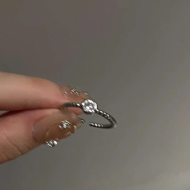 Fashion Contracted Design Women\'s Ring with Brilliant White Cubic Zirconia Wedding Party Daily Wearable Statement Jewelry Gifts