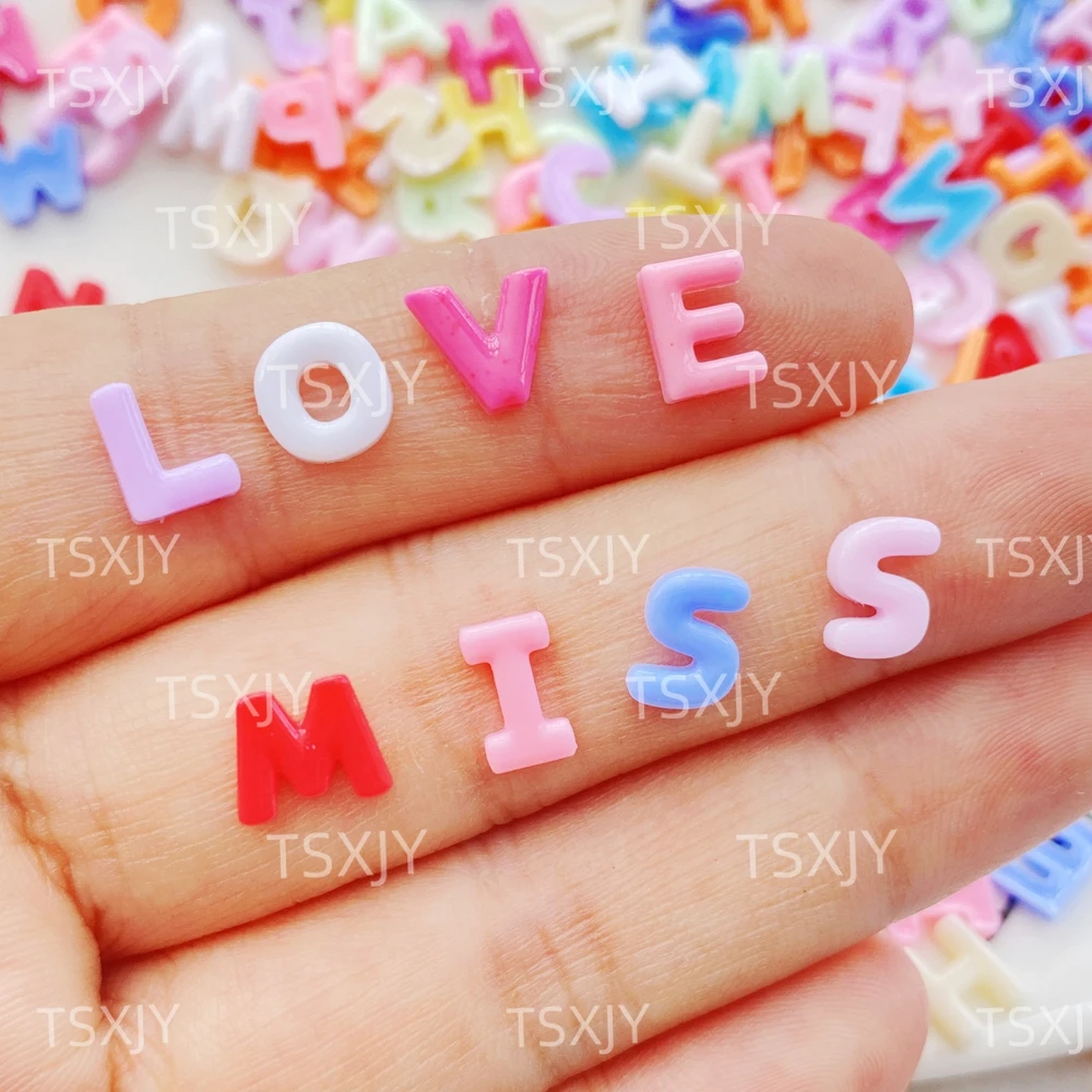 100 قطعة الكرتون الراتنج الصغيرة الملونة 26 رسائل مسمار الفن شقة الظهر حجر التماثيل سجل القصاصات DIY بها بنفسك مجوهرات ديكور الحرف