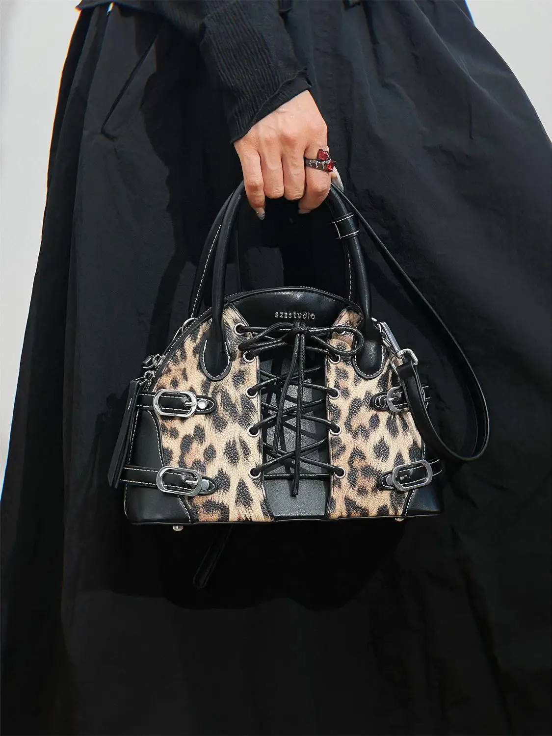 

Оригинальная нишевая дизайнерская новинка, высококачественная винтажная сумка с леопардовым принтом, женская модная сумка через плечо Сумка Женская