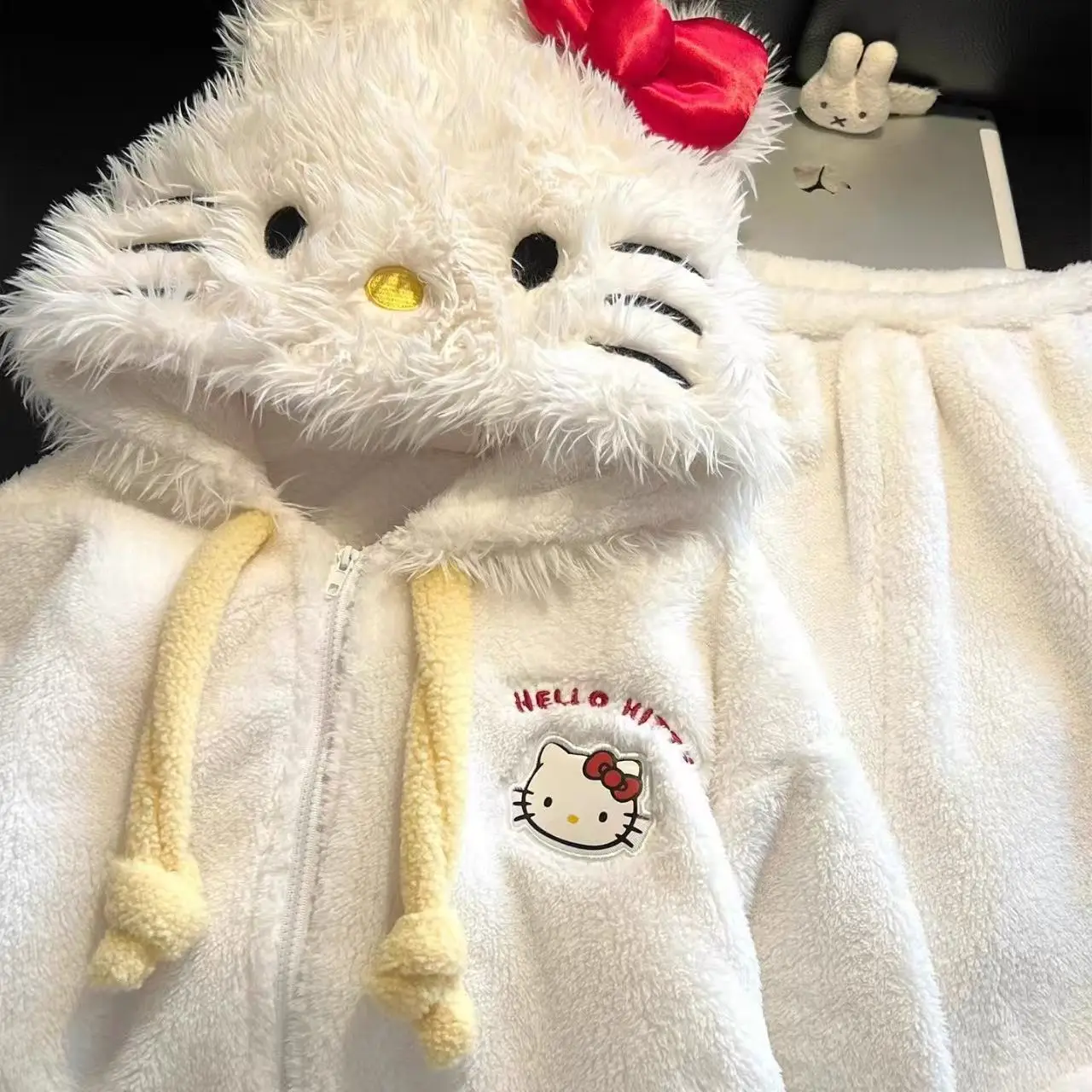 Sanrio Hello Kitty Pyjama-Sets mit Kapuze, Kawaii Damen-Winter-Korallenfleece, verdickte warme Nachtwäsche, lässige Heimkleidung für Studenten