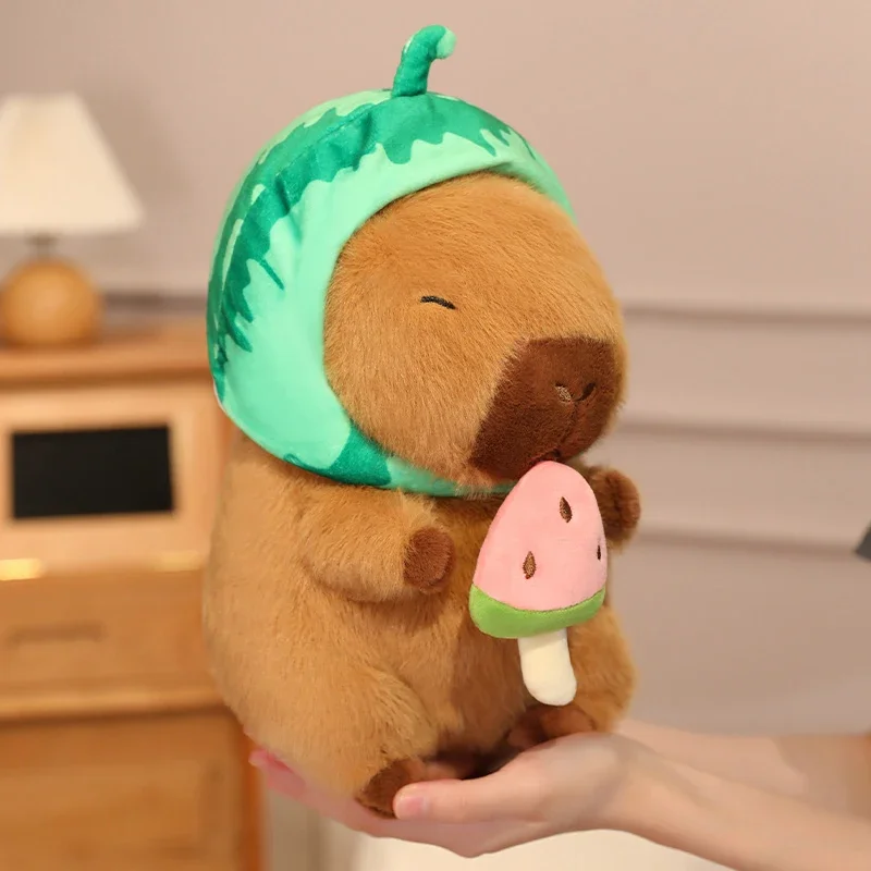 กินแตงโม Capybara ของเล่นตุ๊กตาแตงโมที่ถอดออกได้หมวกตุ๊กตาสัตว์นุ่ม Chubby การ์ตูน Capybala ตุ๊กตาตกแต่งบ้านน่ารัก