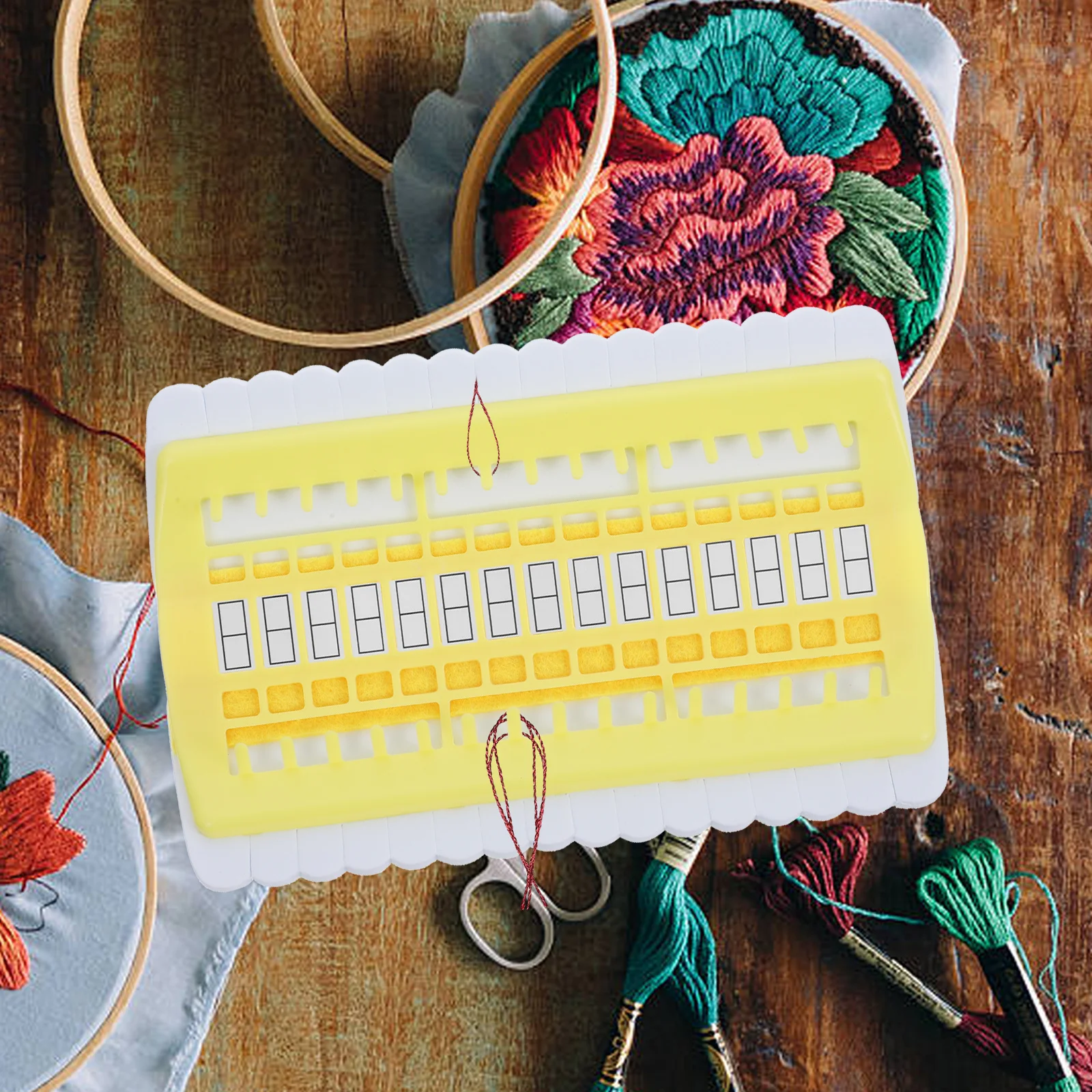 

1Pcs Mini Floss Organizer 30-Hole Cross Stitch Thread Holder Compact Portable Plastic Embroidery Floss Arranger for Needlework