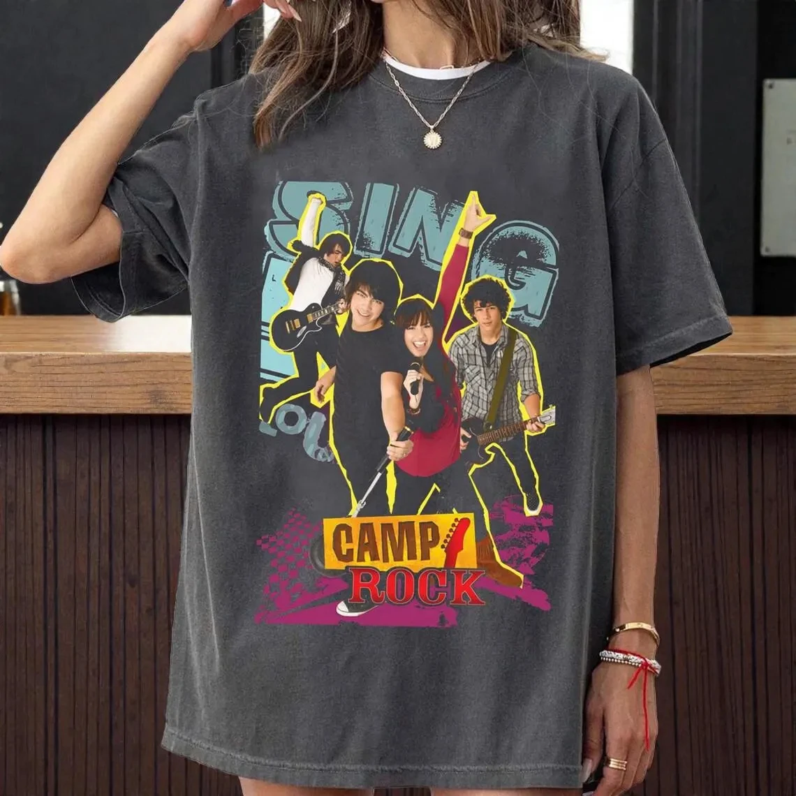 

Винтажная футболка с рисунком Camp Rock, футболка с музыкальным фильмом Disney Channel, рубашка унисекс в стиле ретро, подарок ностальгии 2000-х годов
