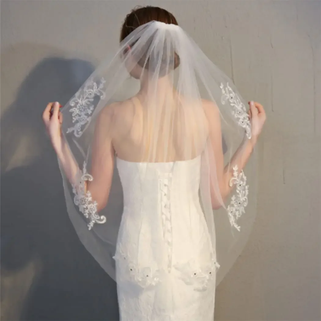 

Lace Rhinestone Wedding for Brides Short Fingertip Length Bridal Veil Appliqued for 2024