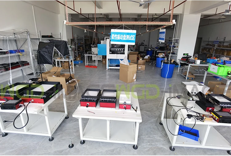 Plataforma alimentadora de placa vibratória flexível para alimentação e descarga de metal com chip