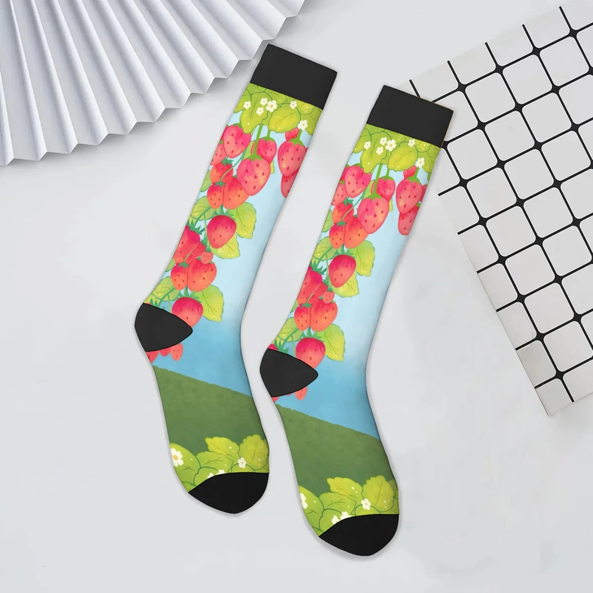 

Милые гольфы Strawberry Garden - высокие носки. Удобные дышащие мягкие впитывающие пот носки для повседневного ношения и ношения на открытом воздухе.