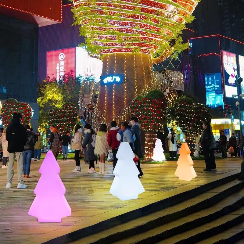 

Shopping mall atmosphere snowflake lights Christmas decoration ornaments luminous Christmas tree beautiful scene layout window f