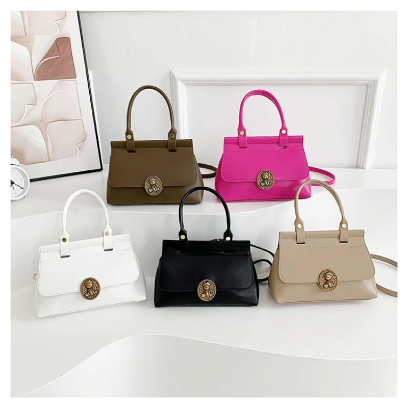 

Модная квадратная сумка через плечо в стиле ретро с темпераментными сумками из мягкой кожи, милый плюшевый мишка с магнитной пряжкой, светская праздничная вечеринка