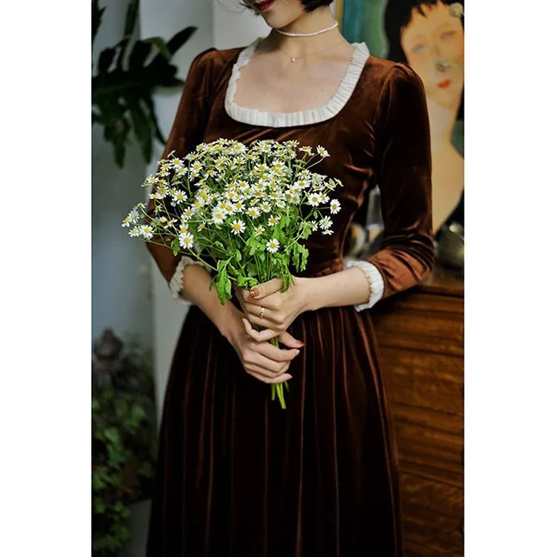 Retro Court-style Velvet Dress New Summer Vintage Dress Square Neck Strong Design Sense High Quality and High Appearance Level