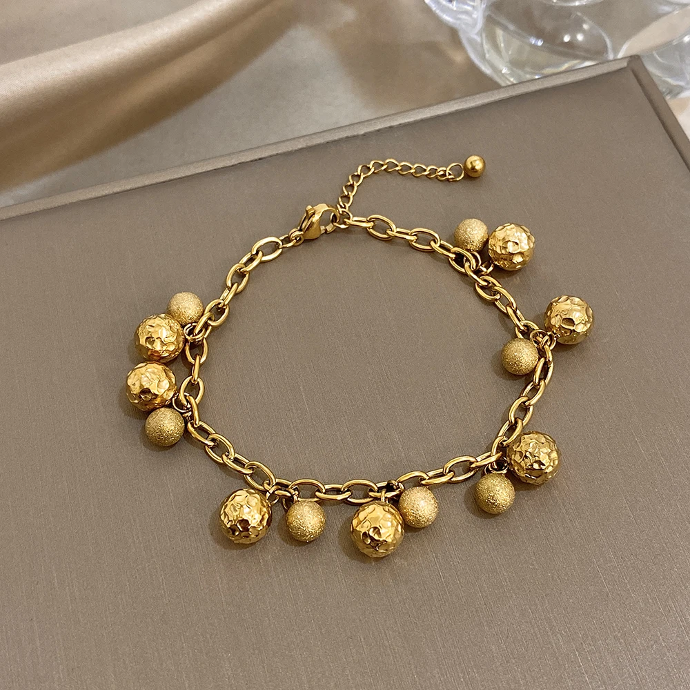 Einzigartiges Armband mit gehämmerten mattierten Kugeln, stilvolles, vergoldetes Edelstahl-Armband mit dicken Ketten, wasserfester Schmuck