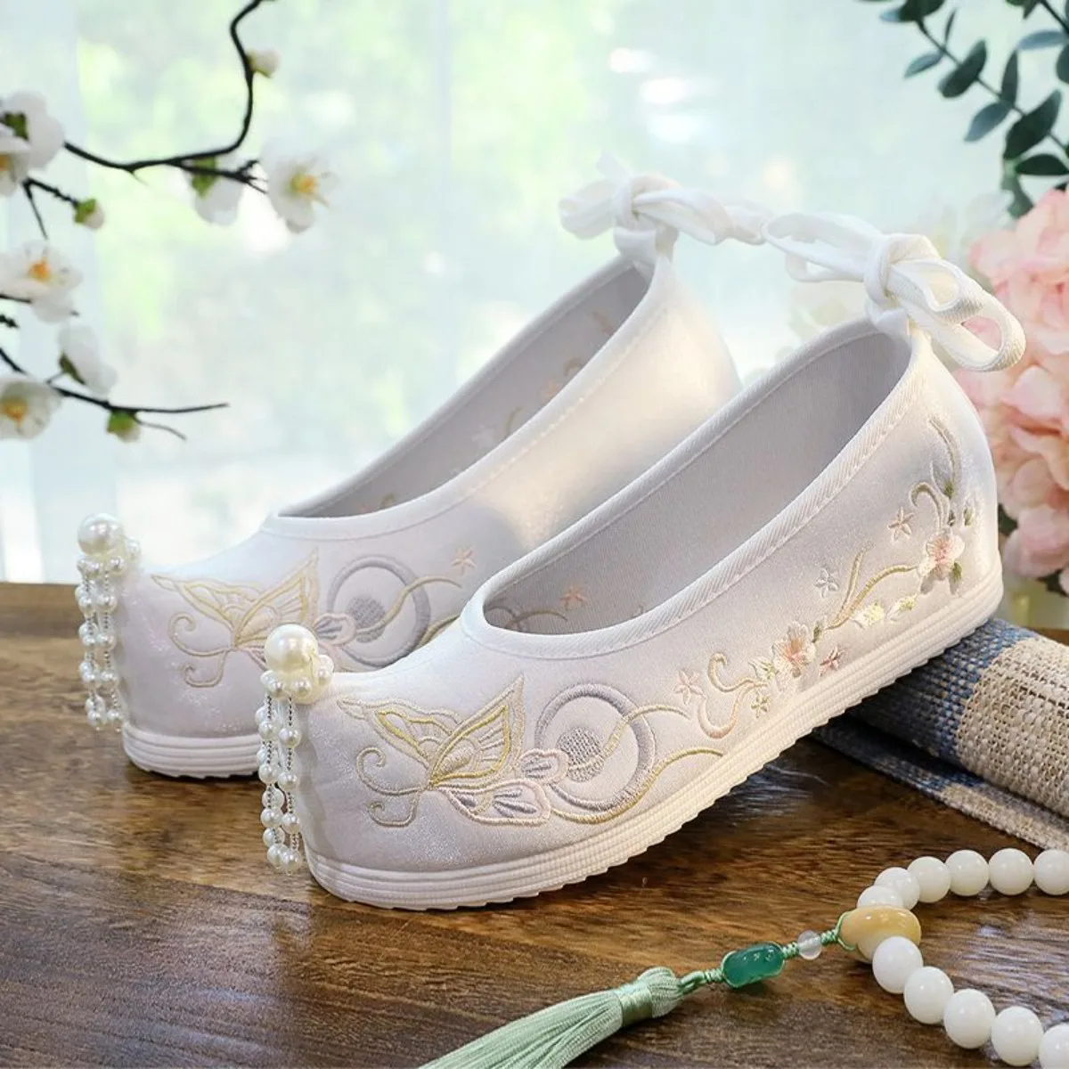 Women Hanfu Shoes Original Embroidered Height Increase Ancient Style Han Element Ming Tang Dynasty Chinese Flat Cloth Shoes