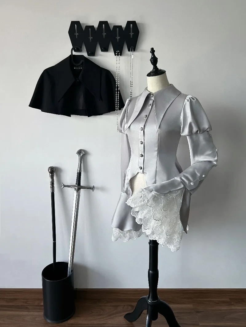 Camicia a coda sottile Lolita originale della sottocultura giapponese Camicia irregolare a maniche lunghe con colletto rovesciato stile gotico retrò palazzo da donna