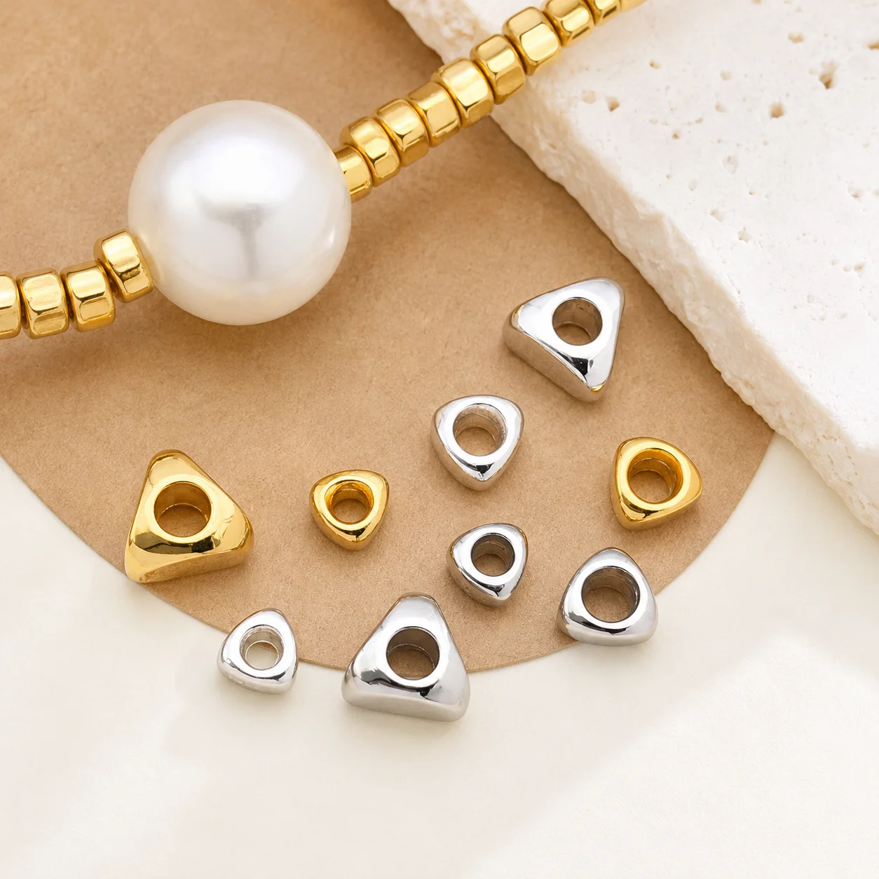 20 Stück/Lot dreieckige Perlen mit 18 Karat Vergoldung für DIY-Halsketten, Armbänder, Schmuckherstellung, Zubehör, Komponenten, Bastelbedarf – Detail 1