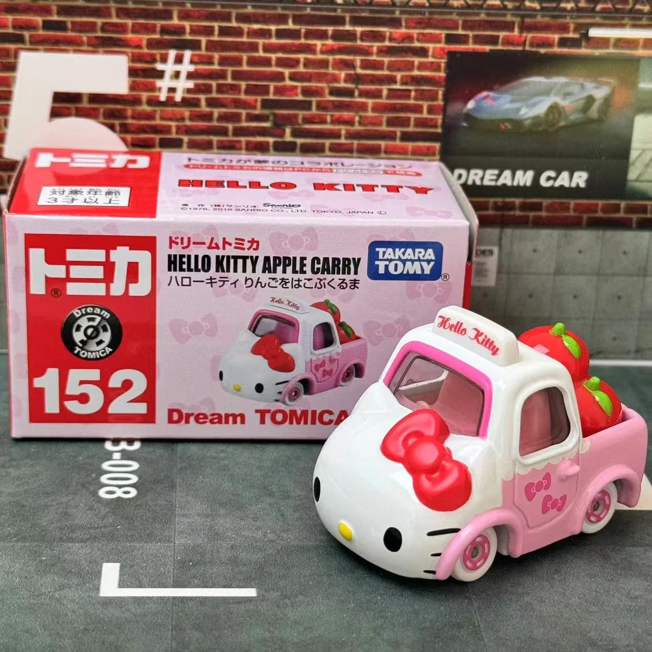 Takara Tomy Tomica rêve Tomica n° 152 Hello Kitty Apple Carrier alliage jouets véhicule à moteur modèle en métal moulé sous pression pour les enfants