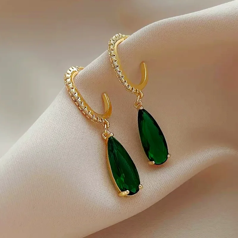 Huitan Modische, luxuriöse Damen-Ohrringe mit hellem grünem Zirkonia, schlichtes Design, Accessoires für Jubiläumszeremonie