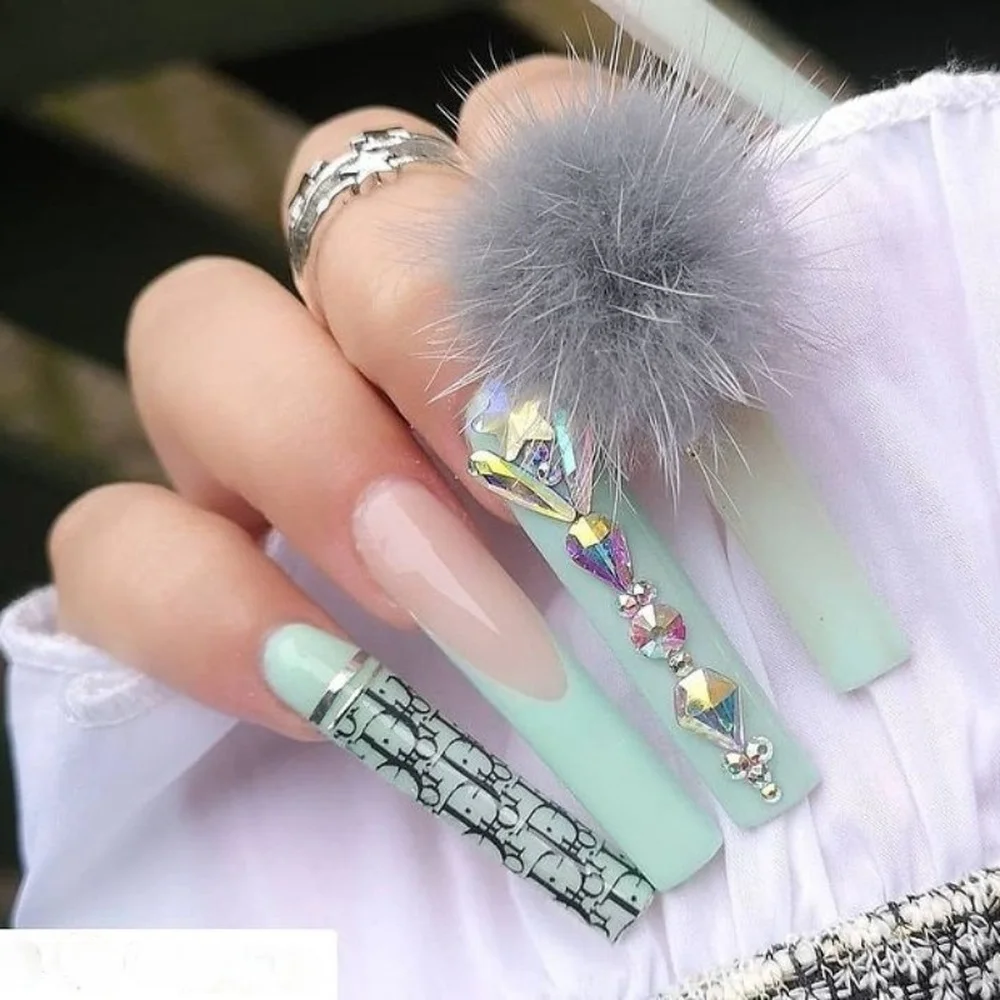 3 pezzi di ciondoli magnetici con pompon per unghie artistiche design mini pompon ciondolo con palla di pelliccia di visone 3D nail art ciondoli morbidi con palle di pelo