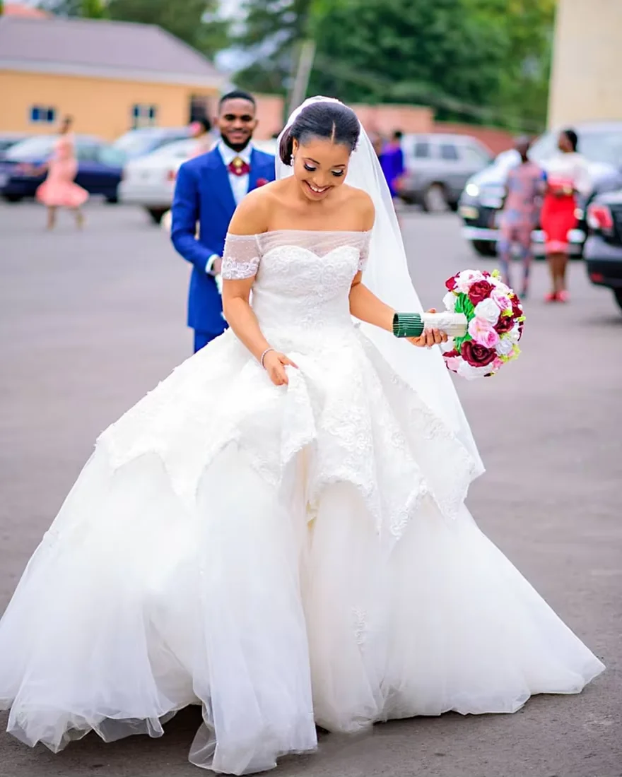 

Customzied Off Shoulder Ball Gown Wedding Dress Ruffles Beaded African Bridal Gown Sweep Train Vestido De Noivas