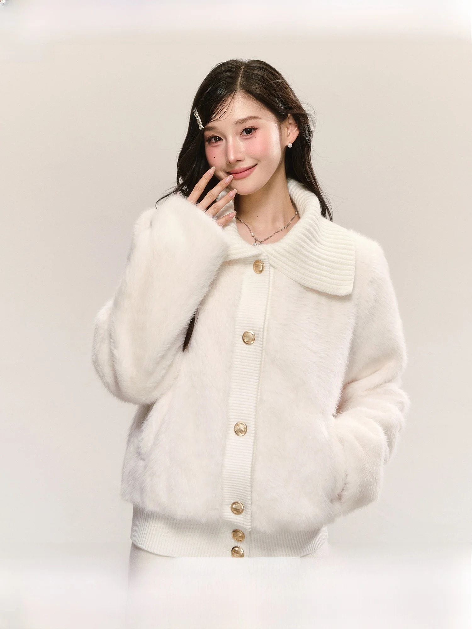 

Sweet Cute Soft Plu Fur Collar Winter Outerwear Women's High Faion Sensation White Fluffy Jaet QDQD Brand Polyester Mat...