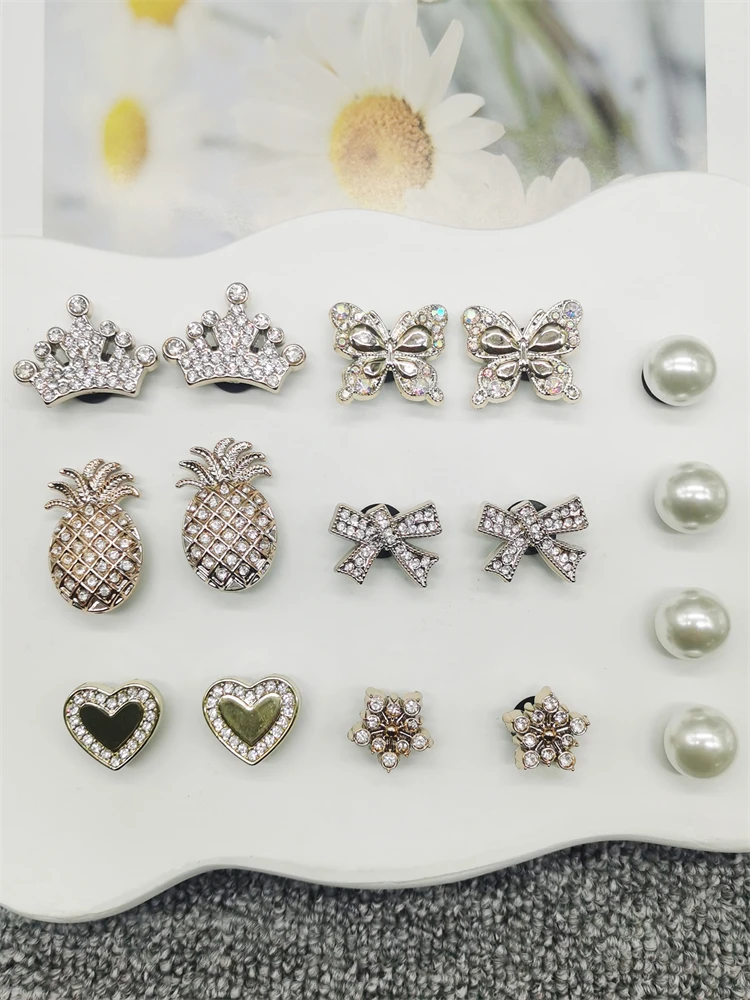 16 Stück Strass-Ananas-Schuhcharms Zubehör ABS Bling Krone Clogs Schuhschnallen Dekorationen DIY Schuhclips Passend für Sandalen – Detail 5