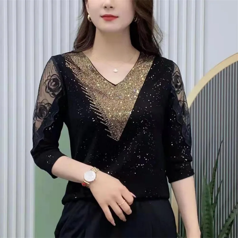 Summer New Korean Fashion Temperament Elegant Diamond Lace V-neck T-shirt Women\'s Solid Versatile Slim Fit Half Sleeved Top 2024