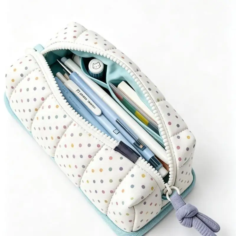 Niedliches Stiftetui mit Polka-Dot-Muster, weich gepolstert, großes Fassungsvermögen, ideal zur Aufbewahrung von Schul- und Büromaterial. – Detail 4
