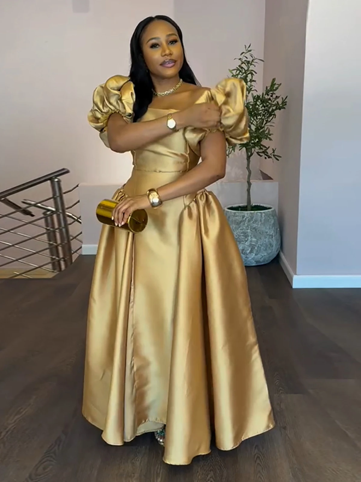 エレガントなパフスリーブ、夏の女性用イブニングドレス、スクエアカラー、豪華なゴールドのフリル裾、女性用フォーマルパーティー、プロム、マキシドレス