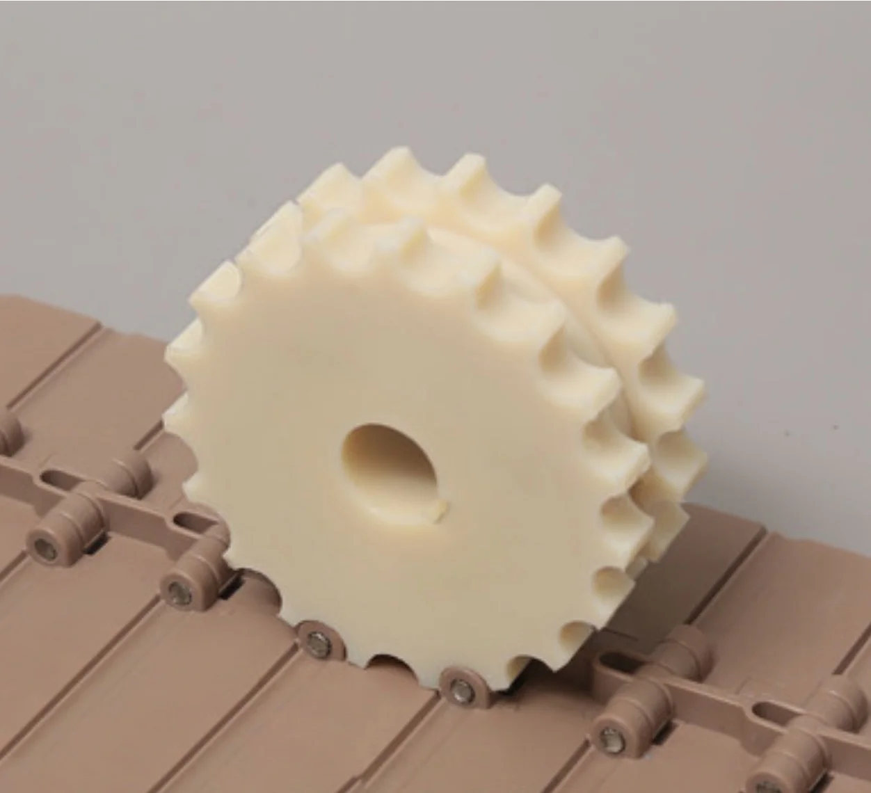 

2pcs 820 Series 19Teeths OD:117mm Hole:30mm Flat Top Chain Plate Supporting Nylon Sprocket Driving Wheel