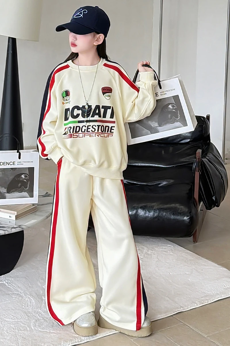 Kinderkleidung Mädchen-Anzug im Rennstil Zweiteiliges Set Buchstabendruck-Sweatshirt und Weite Hose Lässiger Streetwear-Trainingsanzug – Detail 4