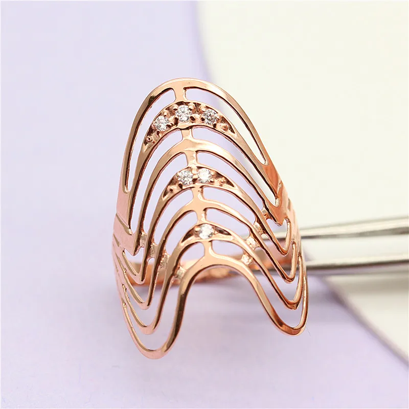 

585 Purple Gold Exaggerated Glossy Rings for Women Plated 14K Rose Gold Hollow Out Simple Ripple V-shaped Ring Banquet Jewelry