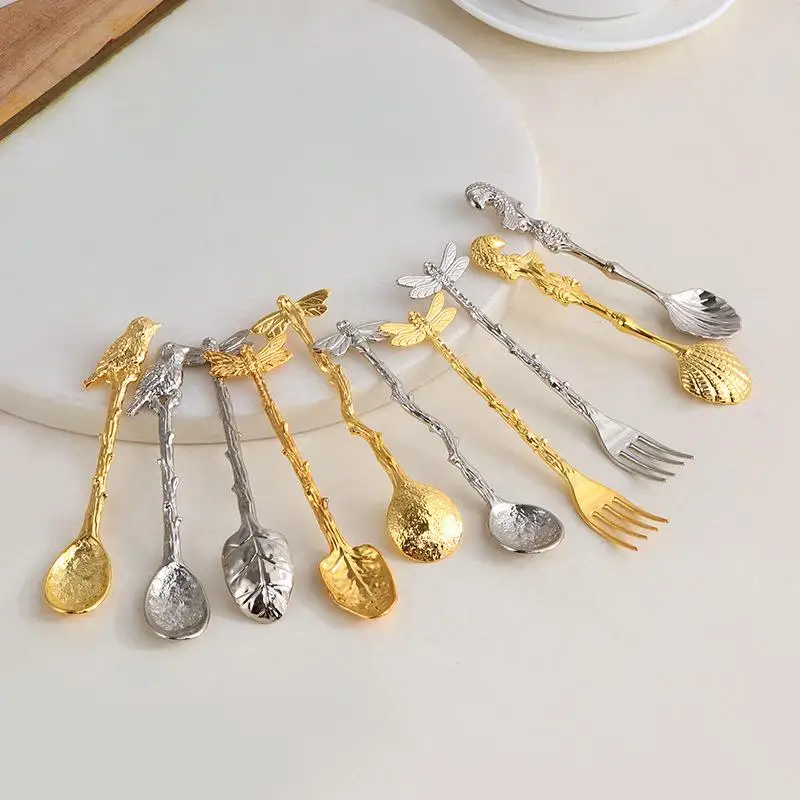 

[S]1Pcs Kitchen Accessories Retro Hotel Family Dessert Coffee Spoon Ice Cream Tools Creative Royal Style Flatware Metal Spoon