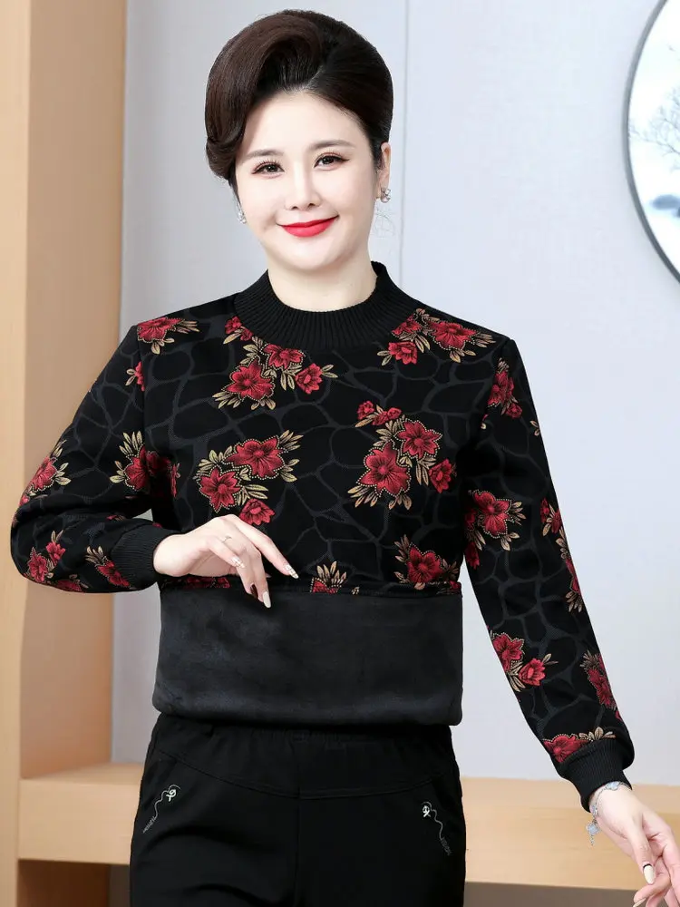plus Size Women\'s Thickened Fleece Lined T-Shirt Warm Base Layer Shirt Autumn Winter Fashionable Loose Fit Breathable Garment