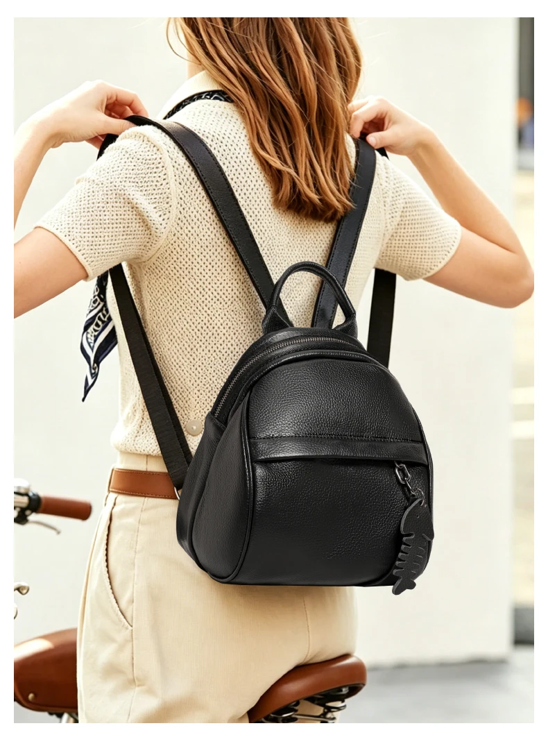 Mini-Rucksack aus genarbtem Leder für Damen, süßer kleiner Rucksack mit Fischgräten-Anhänger, lässiger Tagesrucksack für Damen, ideal für Arbeit und den täglichen Gebrauch – Detail 2