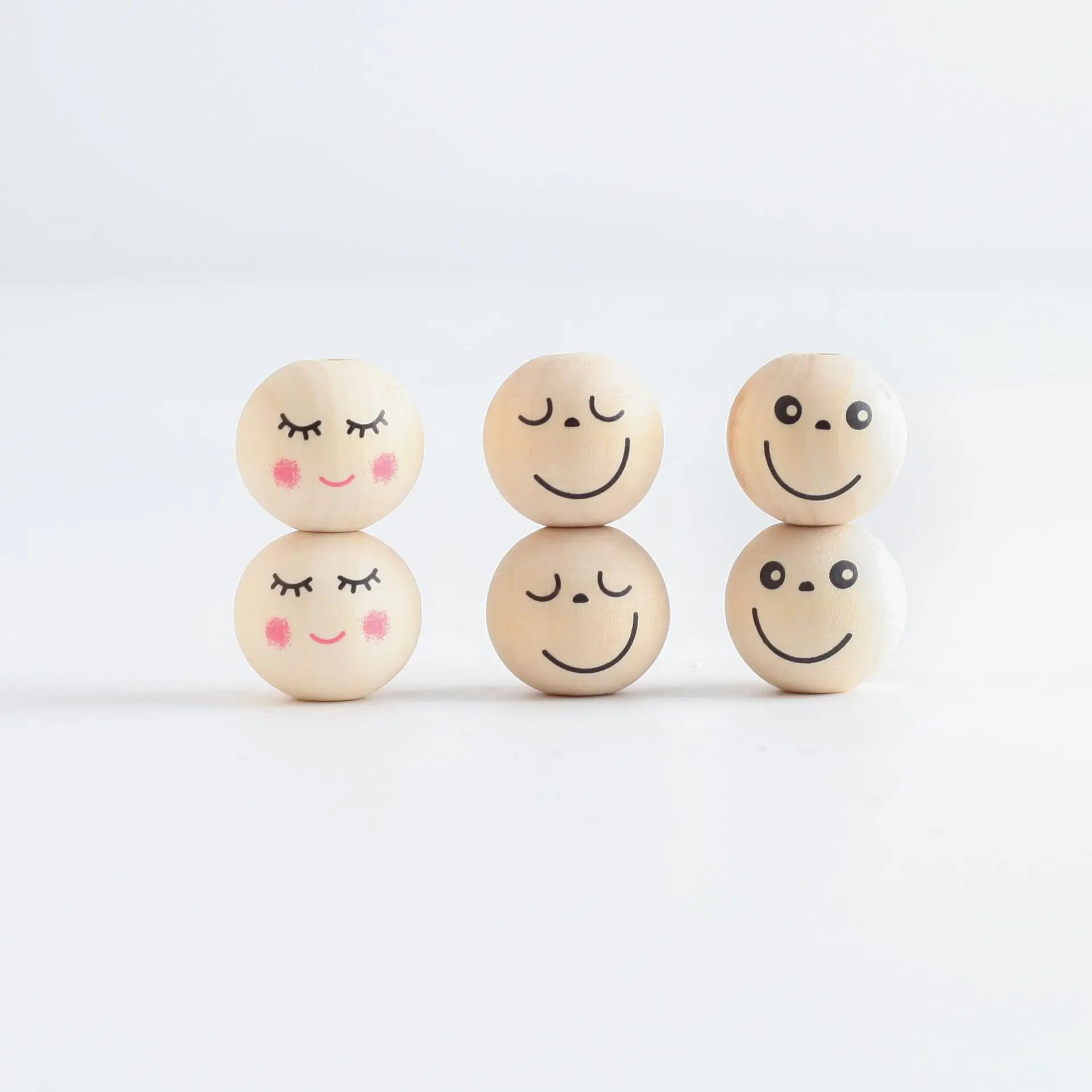 

50pcs Round Hole Smiles Face Beads Sets for DIY Decorations Smiles Wooden Beads Natural Wooden Beads for Crafting 20mm