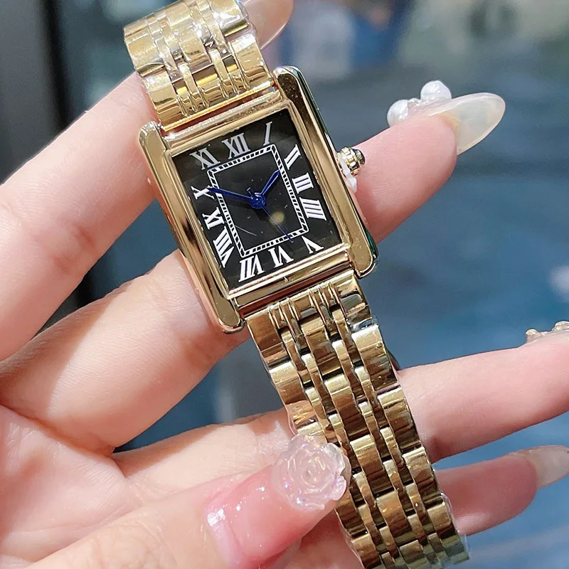 ​ ​ 2025 ساعة كوارتز مربعة أنيقة للنساء خفيفة الوزن سوار فولاذي غير قابل للصدأ كريستال الياقوت مقاومة للماء 30 متر الحد الأدنى